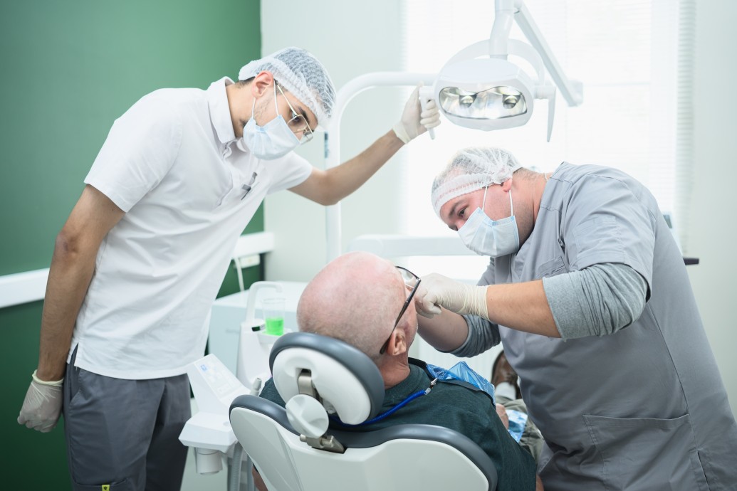 Комплексная профессиональная гигиеническая чистка зубов